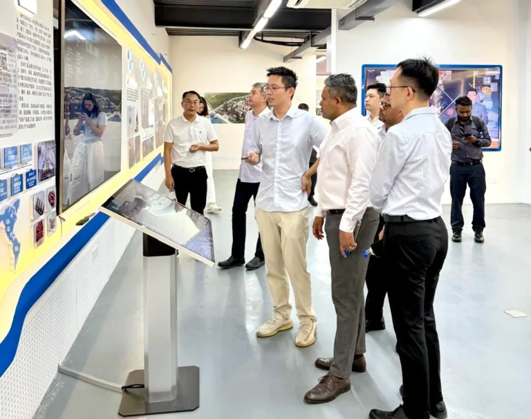 މިނިސްޓަރ ޝިޔާމް ޗައިނާގެ އެންމެ ބޮޑު މަސްވެރިކަމުގެ އުފެއްދުންތައް ވިއްކުމުގެ މަރުކަޒަށް ޒިޔާރަތްކޮށްފި