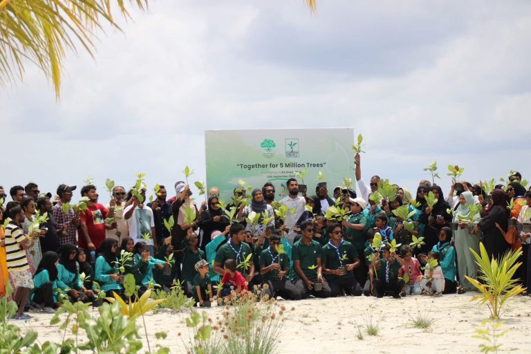 5 މިލިއަން ގަސް މަޝްރޫޢު: ދާންދޫގައި 3،000 ގަސް އިންދައިފި
