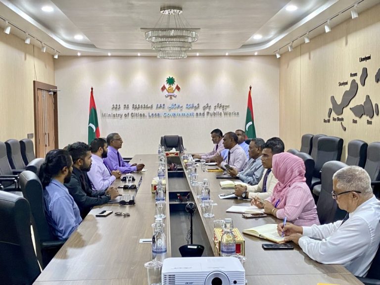 ދުންފަތުގެ އިސްތިޢުމާލުކުރުން މަދުކުރުމަށް މުޖުތަމަޢު ހޭލުންތެރިކުރުމަށް ސިޓީސް މިނިސްޓްރީ އާއި އެޗްޕީއޭ އެކު މަޝްވަރާކޮށްފި