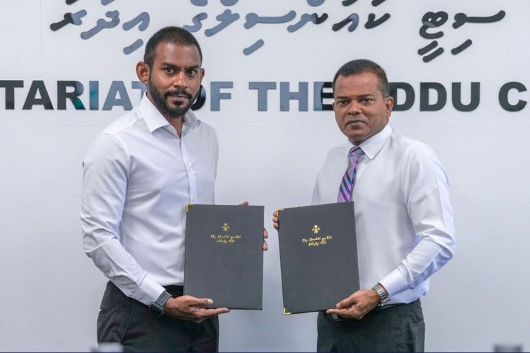 އައްޑޫގެ ދަތުރުފަތުރު ހަރުދަނާކުރުމަށް ފަހުމުނާމާއެއްގައި ސޮއިކޮށްފި