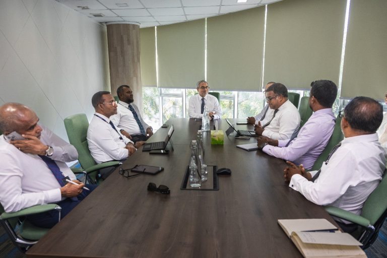 އަގުހެޔޮ ގޮތެއްގައި ކަރަންޓު ފޯރުކޮށްދިނުމަށް ކުރެވިދާނެ ކަންކަމާ ގުޅޭގޮތުން މަޝްވަރާކޮށްފި