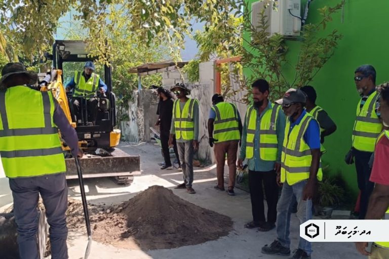 މަހިބަދޫ ފޭސް 02 ގެ މަގުތައް ޒަމާނީ ފެންވަރަށް ތަރައްޤީ ކުރުމުގެ މަޝްރޫއުގެ އަމަލީ މަސައްކަތް ފަށައިފި