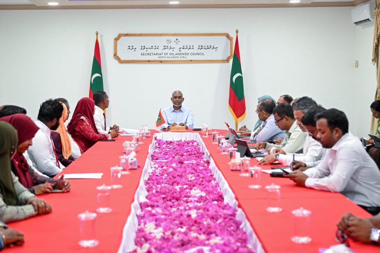ރައީސް ނިލަންދޫ ކައުންސިލާ ބައްދަލުކުރައްވައި ރަށުގެ ތަރައްޤީއަށް ބޭނުންވާ ކަންކަމާ ގުޅޭގޮތުން މަޝްވަރާކުރައްވައިފި