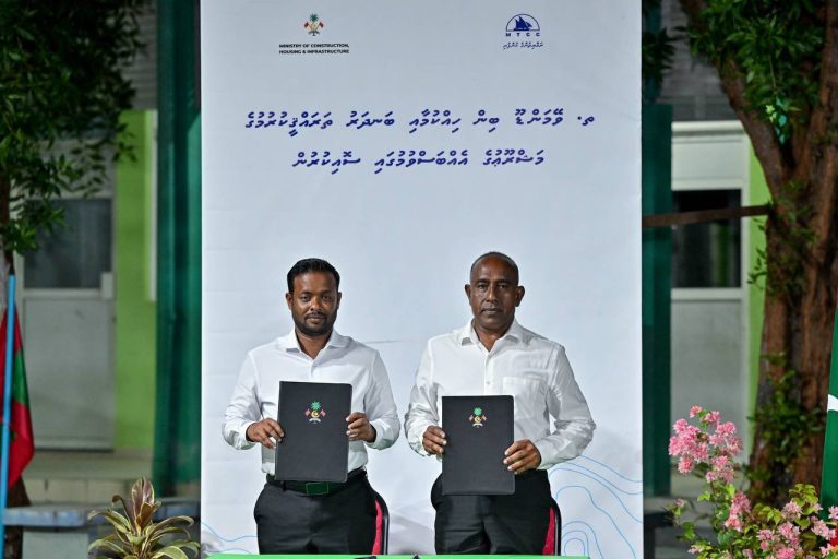 ވޭމަންޑޫ ބިންހިއްކުމުގެ މަޝްރޫއުގައި ސޮއިކޮށްފި