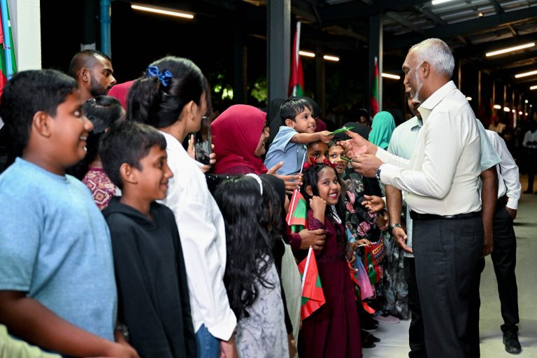 ހަތަރު އަތޮޅަށް ކުރެއްވި ދަތުރުފުޅު ނިންމަވާލެއްވުމަށްފަހު ރައީސް މާލެ ވަޑައިގަންނަވައިފި