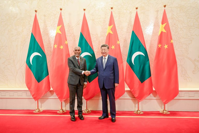 ޗައިނާއަށް ކުރެއްވި ދަތުރުފުޅު ނިންމާ ރައީސް މާލެވަޑައިގެންފި