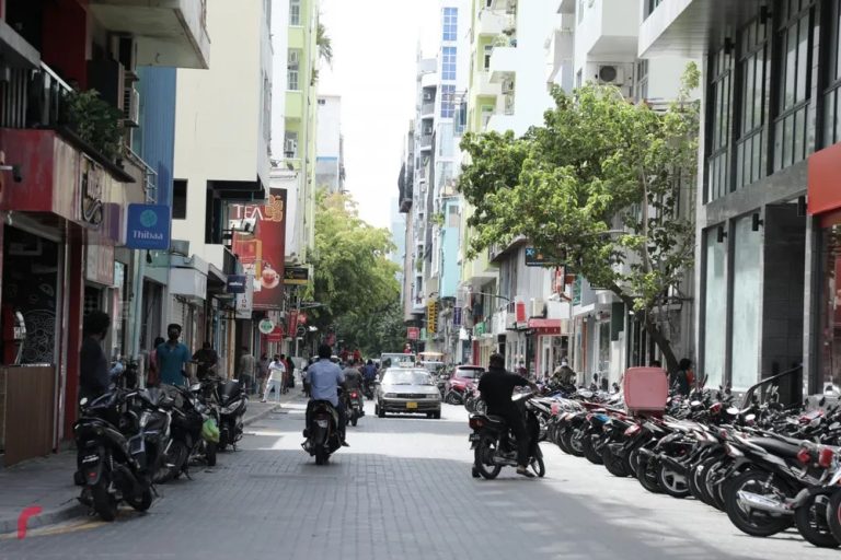 މާލޭގައި މީހަކަށް ތޫނު އެއްޗަކުން ހަމަލާދީ ޒަޚަމްކޮށްލައިފި