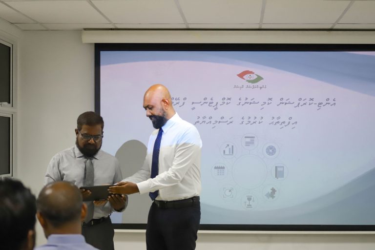 ކޮރަޕްޝަނާއި ދެކޮޅަށް މަސައްކަތްކުރަން ބޭނުންވާ ފަންނީ ޤާބިލުކަމުގެ އޮނިގަނޑަށް ޢަމަލުކުރަން ފަށައިފި