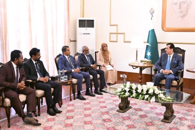 މަޖިލީހުގެ ރައީސް ޕާކިސްތާނުގެ ވަގުތީ ރައީސްގެ އަރިހަށް އިޙްތިރާމްގެ ޒިޔާރަތެއް ކުރައްވައިފި