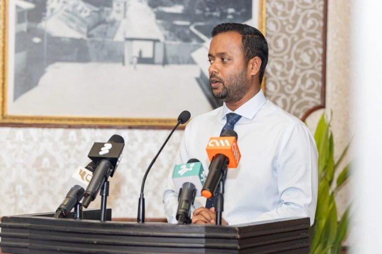 މިރޭގެ މުޒާހަރާގެ ބޭނުމަކީ ރައްޔިތުންގެ ފުދުންތެރިކަމަށް ކުރަމުންދާ ކަންކަން ހުއްޓުވާލައި އިޤުތިޞާދު އިނދަޖެއްސުން: ޑރ. މުއްޠަލިބް