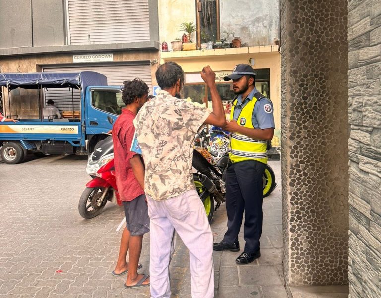 މިދިޔަ މަހު ހުޅުމާލެއިން ހުއްޓުވި 1490 މީހުން ކުށުގެ ރެކޯޑު އޮތް: ޕޮލިސް