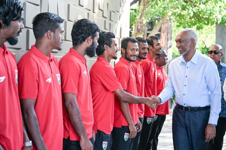 ފުޓުބޯޅަ ކުރިއެރުވުމަށް ސަރުކާރުން ދޭންޖެހޭ އެއްބާރުލުން އަބަދުވެސް ލިބޭނެ: ރައީސް