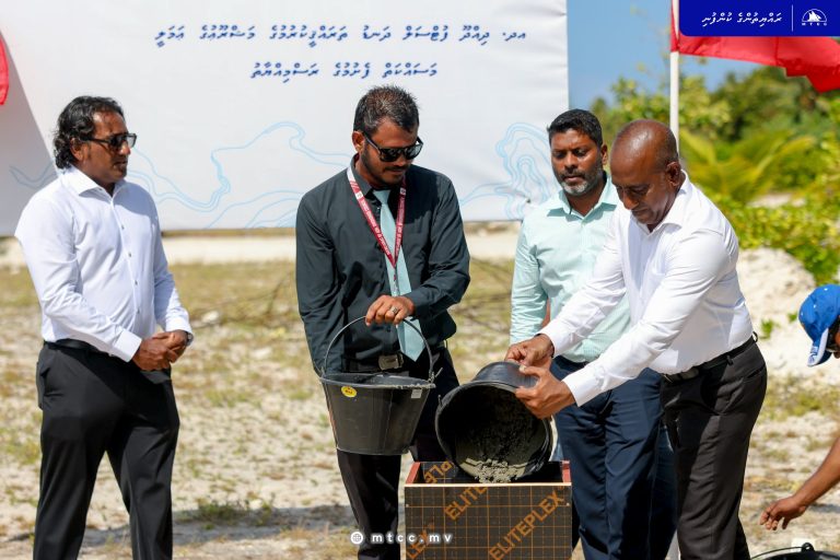 ދިއްދޫ ފުޓްސަލް ދަނޑު ތަރައްޤީކުރުމުގެ ޢަމަލީ މަސައްކަތް ފަށައިފި