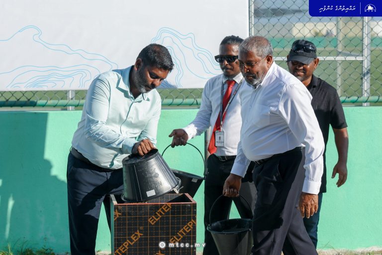 ފެންފުށީ ވޮލީ ކޯޓު ތަރައްޤީކުރުމުގެ ޢަމަލީ މަސައްކަތް ފަށައިފި