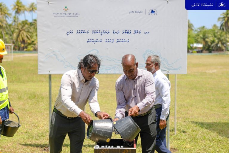 މަންދޫ ފުޓްބޯޅަ ދަނޑު ތަރައްޤީކުރުމުގެ މަޝްރޫޢުގެ ޢަމަލީ މަސައްކަތް ފަށައިފި