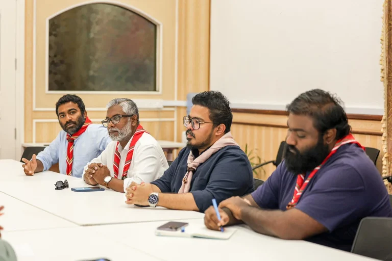 ފަސް މިލިއަން ގަސް އިންދުމުގެ ޕްރޮގްރާމްގެ ބެޖް ސްކައުޓުންނަށް ތަޢާރަފުކުރަނީ
