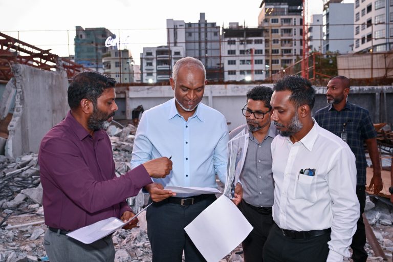 ސަރފިންގް ސްޓޭޑިއަމްގެ މަސައްކަތް ކުރިއަށްދާގޮތް ރައީސް ބައްލަވާލައްވައިފި