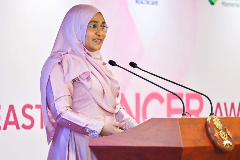 އުރަމަތީގެ‎ ކެންސަރު ދުރާލާ ދެނެގަނެވޭނޭ އިންތިޒާމު ރައްޔިތުންނަށް ފަހިވުން މުހިންމު: ފަސްޓް ލޭޑީ
