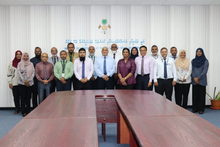 ބޭރު ބަސްބަހުން މުއާމަލާތު ކުރުމުގެ ހުނަރު ދަސްކުރުމުގެ ފުރުސަތު ފަހިކޮށްދިނުމަށް ފަހުމުނާމާއެއްގައި ސޮއިކޮށްފި