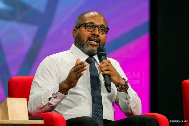 ޑިއުޓީގައި ހުރި ފުލުހެއްގެ އަތުން ގަދަކަމުން އާލާތްތައް ނެގުމަކީ ސުލްހަވެރި ސިޔަސީ ހަރަކާތެއް ނޫން: އިޙްސާން