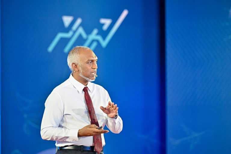 ރައީސް މާދަމާރޭ ވިލިމާލޭ ރައްޔިތުންނާ ބައްދަލުކުރައްވަނީ