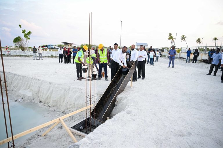 ފޭދޫގައި އިމާރާތްކުރާ 500 މީހުންގެ ޖާގައިގެ މިސްކިތުގެ ޢަމަލީ މަސައްކަތް ފަށައިފި