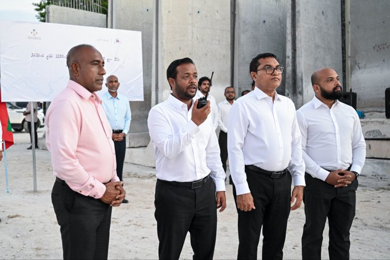 ފޭދޫ ބަނދަރު އަޕްގްރޭޑްކުރުމުގެ މަޝްރޫޢުގެ ޢަމަލީ މަސައްކަތް ފަށައިފި