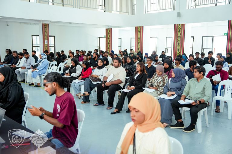 އިމިގްރޭޝަންގެ 70 ވަޒީފާއަށް 500 އަށް ވުރެ ގިނަ ކެންޑިޑޭޓުން ކުރިމަތިލައިފި