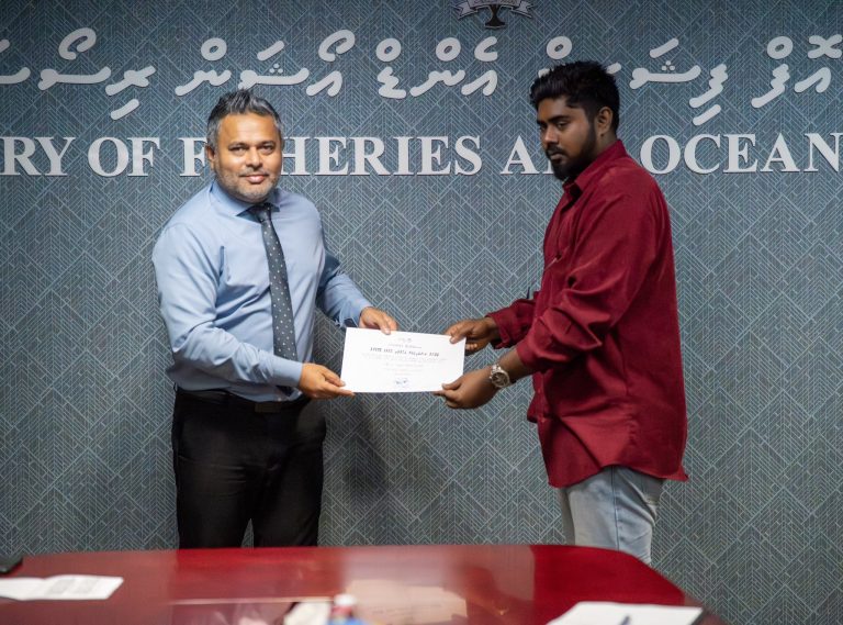 އިންޓަރންޝިޕް ޕްރޮގްރާމަށް ހޮވުނު ޒުވާން މަސްވެރިންނާ މިނިސްޓަރ ބައްދަލުކުރައްވައިފި