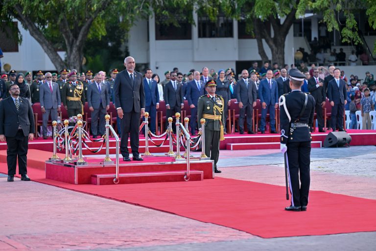 ނަޞްރުގެ ދުވަހުގެ އަސްކަރީ ޙަރަކާތް ރައީސްގެ ދެކަނބަލުން ބައްލަވާލައްވައިފި