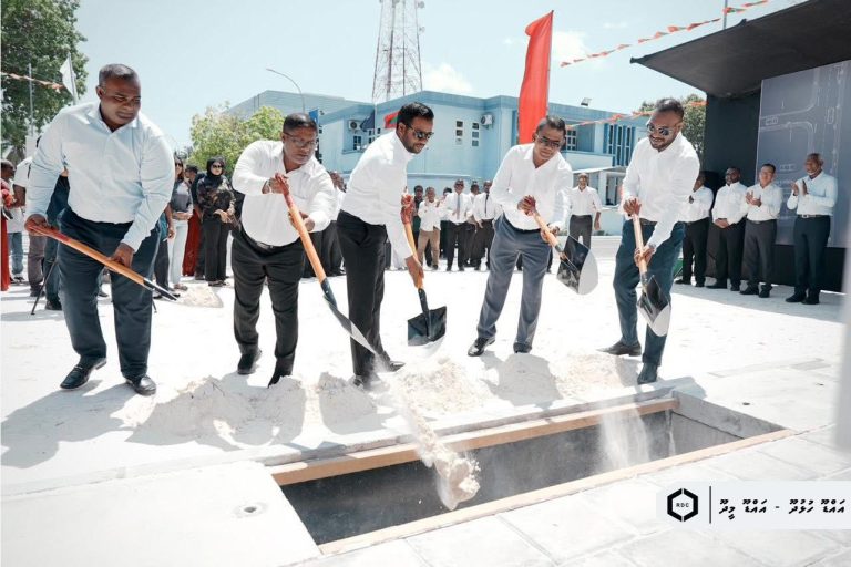 ހުޅުދޫ އާއި މީދޫ މަގުތައް ޒަމާނީ ފެންވަރަށް ތަރައްޤީކުރުމުގެ މަސައްކަތް ފަށައިފި