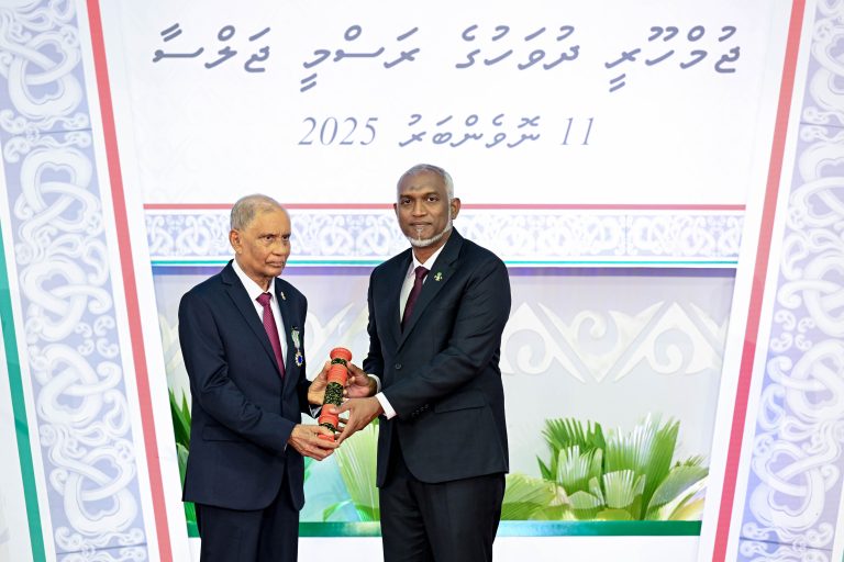 ނިޝާން މުލީގޭ ޝަރަފުގެ ޢިއްޒަތް މުޙައްމަދު ޞާލިޙަށް އަރުވައިފި