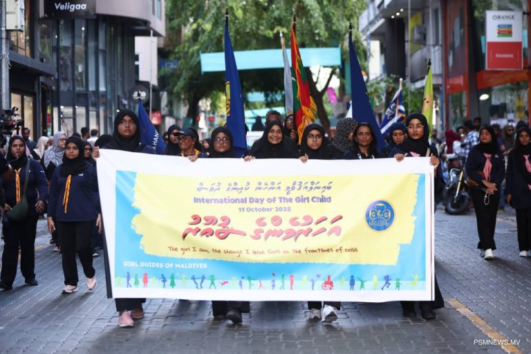 އަންހެން ކުދިންގެ ދުވަހާ ގުޅިގެން ބޭއްވި ހިނގާލުމުގައި މެޑަމް ސާޖިދާ ބައިވެރިވެވަޑައިގެންފި