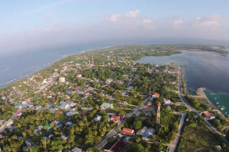 އެމްބިއުލާންސަކާއި ކާރެއް ޖެހި އައްޑޫގައި އެކްސިޑެންޓެއް ހިނގައިފި