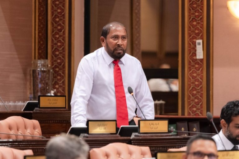 އަތޮޅު ކައުންސިލް އުވާލައި ޤާނޫނުއަސާސީއަށް ގެންނަން ފާސްކުރި އިޞްލާޙަކީ ވަރަށް މުހިންމު އިޞްލާޙެއް: ޤާސިމް