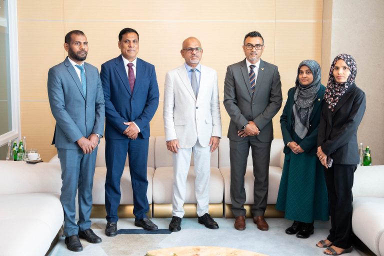 މަޖިލީހުގެ ނައިބު ރައީސް އިނގިރޭސިވިލާތަށް ފުރާވަޑައިގެންފި