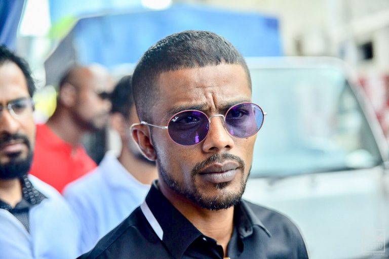 ފަސް ލައްކަ ރުފިޔާ ދައްކަން އަލްހާނަށް ހުކުމެއް