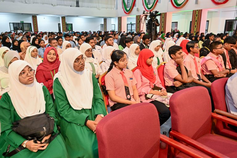 އަދަބީ ޤާބިލުކަން ޤައުމާ އެއްކޮޅަށް ބޭނުންކުރަން ރައީސް އިލްތިމާސްކުރައްވައިފި