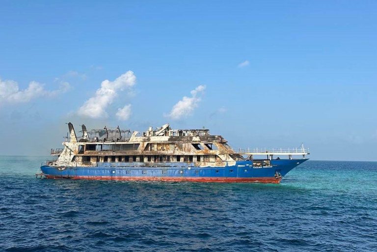 ވ.އަތޮޅު ކުޑަ އަންބަރާ ކައިރީގައި އޮތް ސަފާރީއެއްގައި ރޯވި އަލިފާން ނިއްވާލައިފި