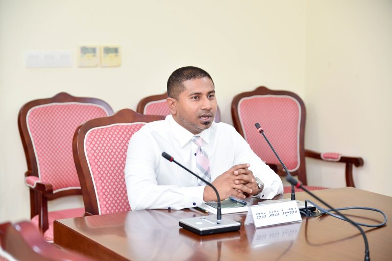 ސަފީރުކަށް އައްޔަންކުރަން މަހުލޫފަށް މަޖިލިހުން ރުހުންދީފި