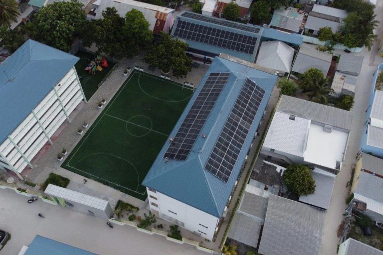މަޑުއްވަރީގައި 400 ކިލޯވޮޓް-ޕީކްގެ ސޯލާ ހައިބްރިޑް ނިޒާމެއް ޤާއިމުކުކުރަނީ