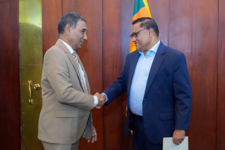 ރާއްޖެއިން ލަންކާއަށް ހަދިޔާކުރާ ފައިސާގެ އެހީއާއި މަސްދަޅު އެ ޤައުމާ ހަވާލުކޮށްފި