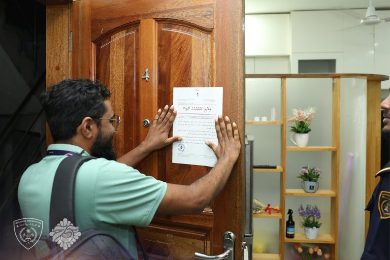 96 މަސާޖު ޕާލާތައް ބަންދުކޮށްފި: ރައީސް