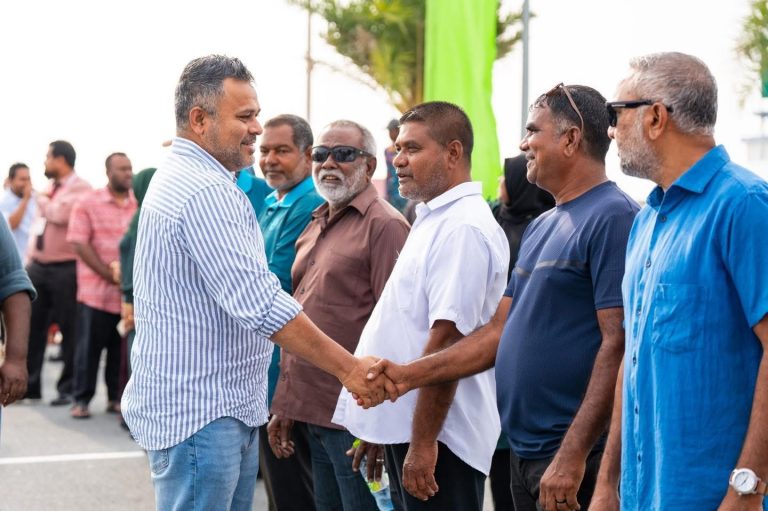 މަސްވެރިންގެ ދުވަސް ދުވާފަރުގައި، މިނިސްޓަރ ދުވާފަރަށް ވަޑައިގެންފި