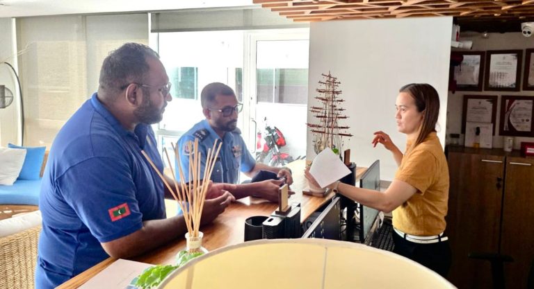 ފަތުރުވެރިން ނިވާކަން ކުޑަކޮށް ހުޅުމާލޭ ބީޗުގައި ހަރަކާތްތެރިވާތީ އެކަމަށް ސަމާލުވުމަށް ގެސްޓް ހައުސްތަކަށް މައުލޫމާތުދީފި