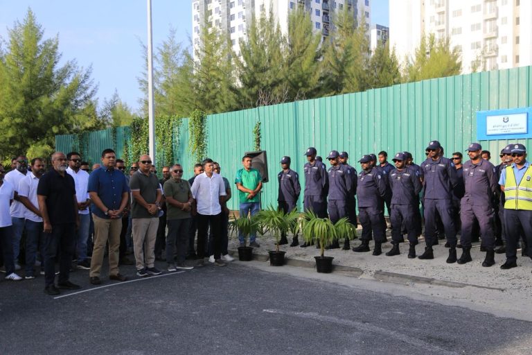 ހުޅުމާލޭގެ ހުސްބިންތަކުގައާއި މަގުތަކުގައި ގަވާއިދާ ހިލާފަށް ޕާކުކޮށްފައިވާ އުޅަނދުތައް ނެގުމުގެ އޮޕަރޭޝަނެއް ފަށައިފި
