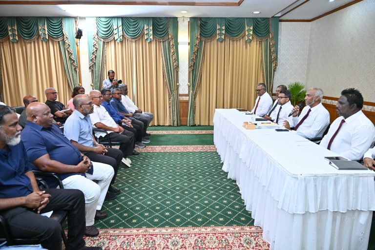 މުދާ ކްލިއާ ކުރާ ވިޔަފާރިވެރިންނާ ރައީސް ބައްދަލުކުރައްވައިފި