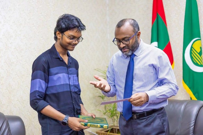 ރޯދަމަހު މާލޭގައި 37 ދިވެހި ހާފިޒަކު އިމާމުވެ ތަރާވީހް ނަމާދު ކުރާނެ: މިނިސްޓަރ