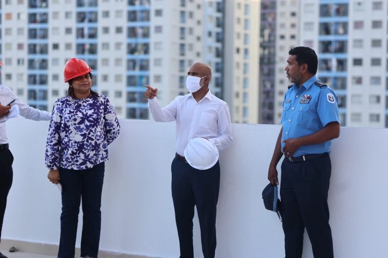 ޝަހީދު ޢަލީ ސްކޫލް ހުޅުވުމަށް ވަމުންދާ ތައްޔާރީތައް ވަޒީރު ޝަފީޢު ބައްލަވައިލައްވައިފި