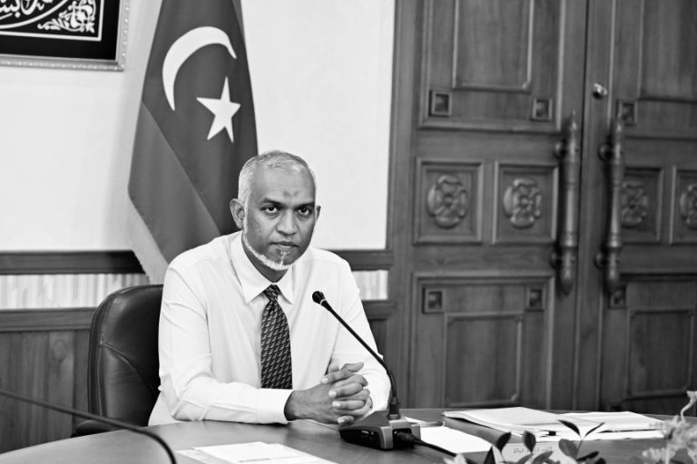 ރާއްޖޭގެ ފުރަތަމަ އެއާ ޓްރެފިކް ކޮންޓްރޯލަރ ނިޔާވުމާ ގުޅިގެން ރައީސް ތަޢުޒިޔާ ވިދާޅުވެއްޖެ